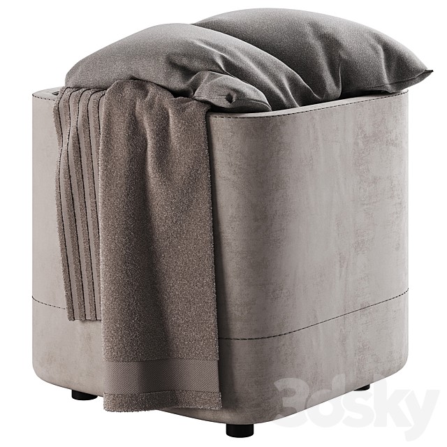 124 Laundry basket with towels